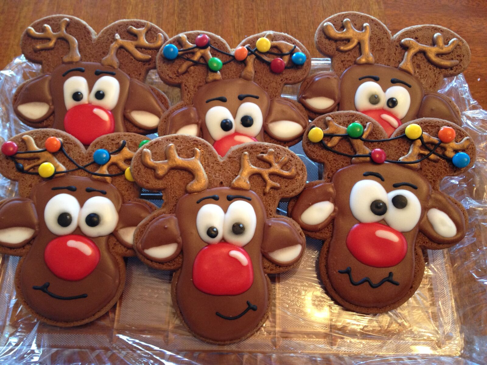 iPhone 4S back camera 4.28mm f/2.4 sample photo. Reindeer, sugar cookie, decorated photography