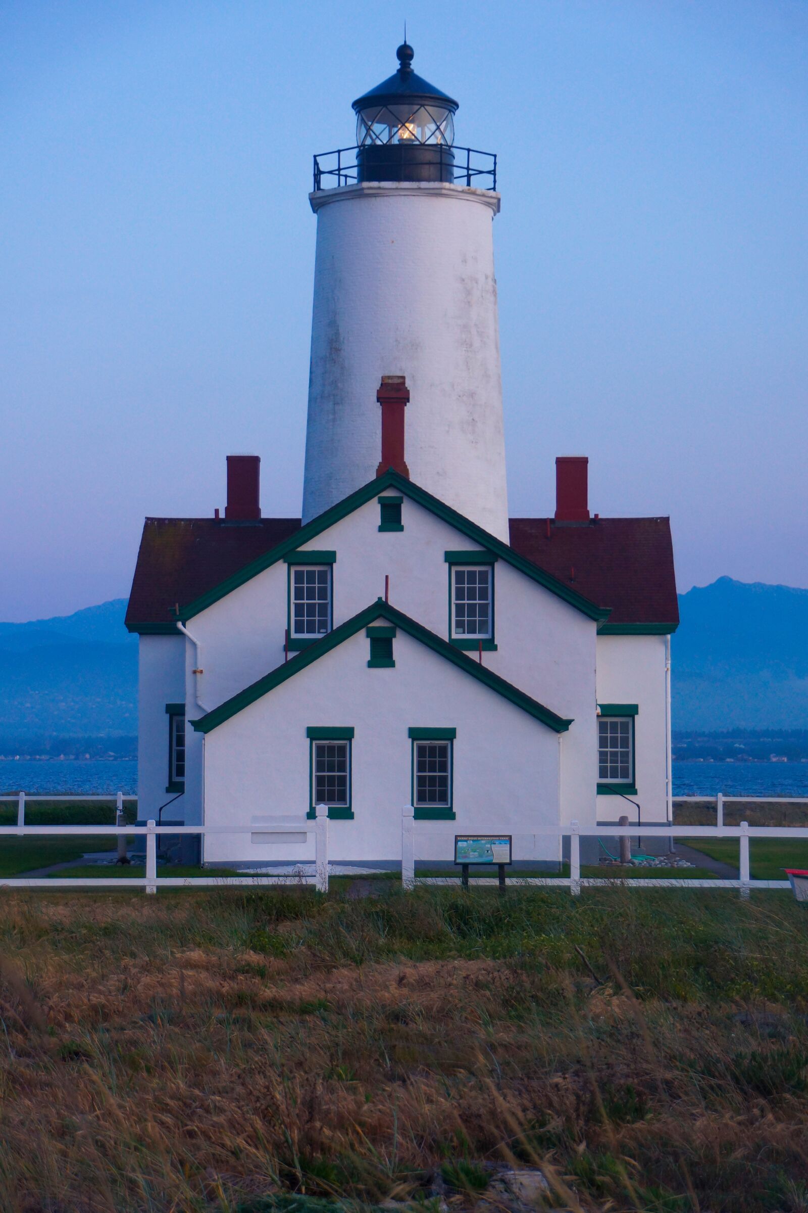 Sony DT 18-250mm F3.5-6.3 sample photo. New dungeness lighthouse, lighthouse photography