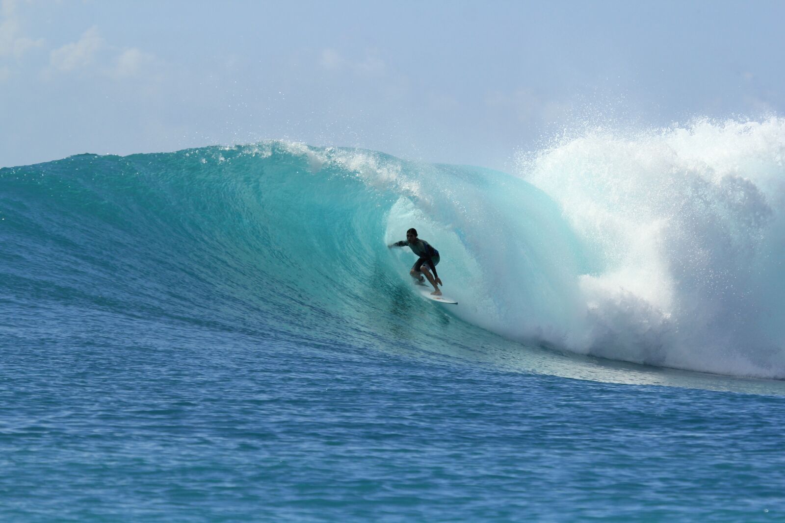 Canon EOS 60D + Canon EF 100-400mm F4.5-5.6L IS USM sample photo. Surfing, waves, paradise photography
