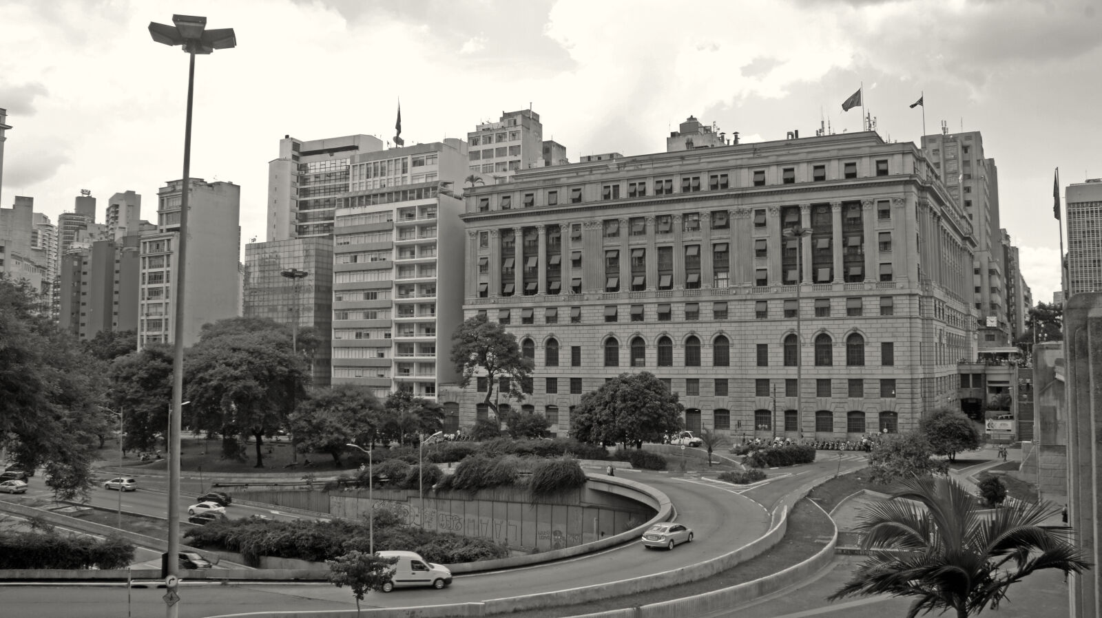 Sony Alpha NEX-3 + Sony E 18-55mm F3.5-5.6 OSS sample photo. Brazil, brazilian, city, city photography