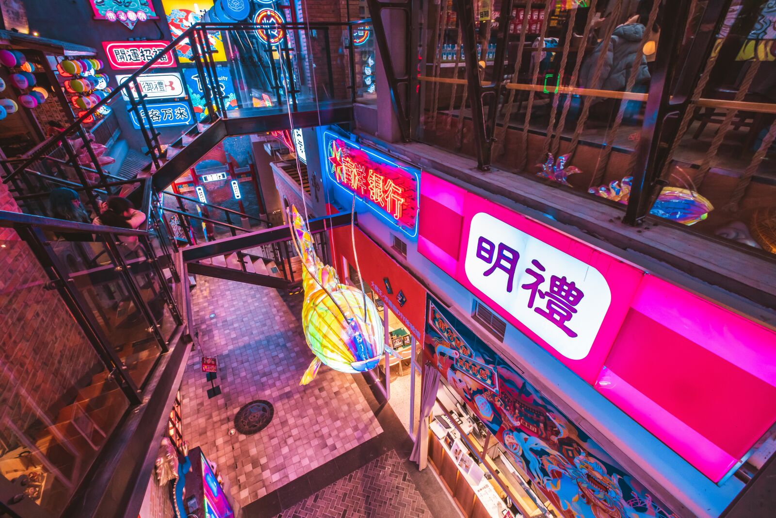 Canon EOS 5D Mark IV + Canon EF 16-35mm F2.8L II USM sample photo. Neon lamp, signboard, street photography