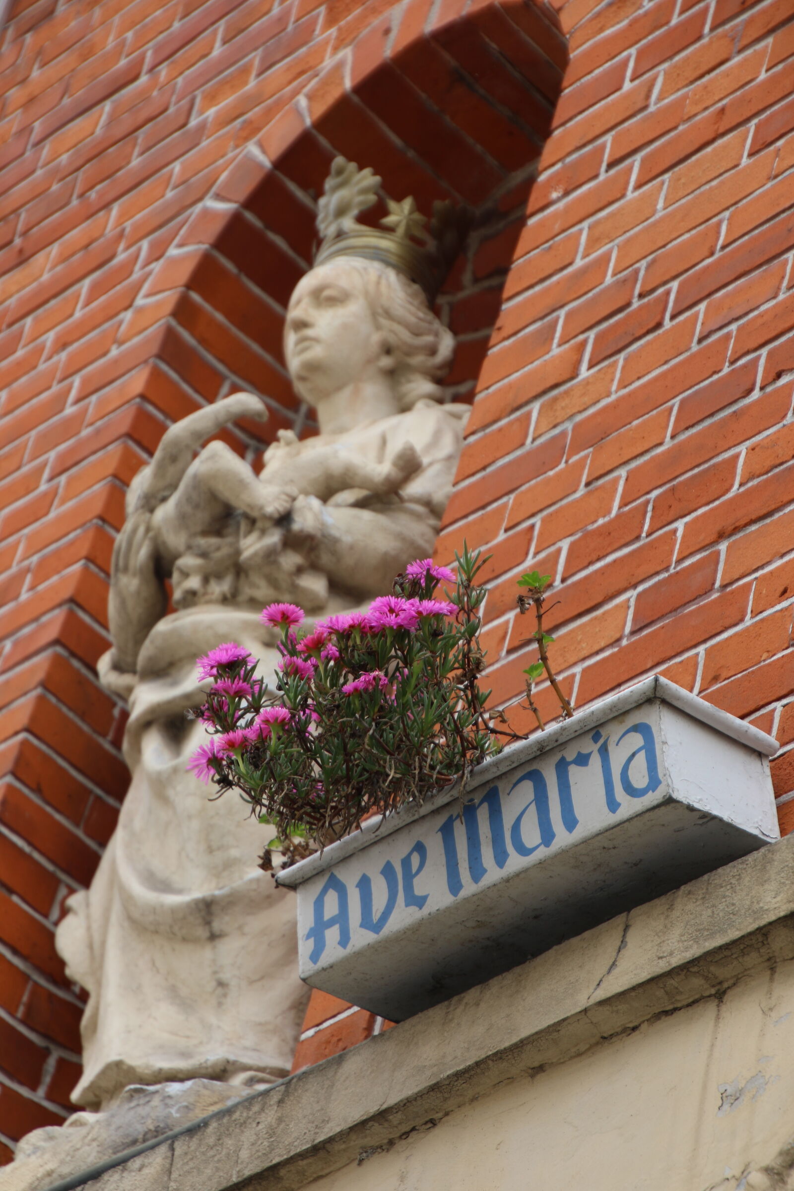 Canon EOS 7D Mark II sample photo. Ave, maria, belgium, brick photography