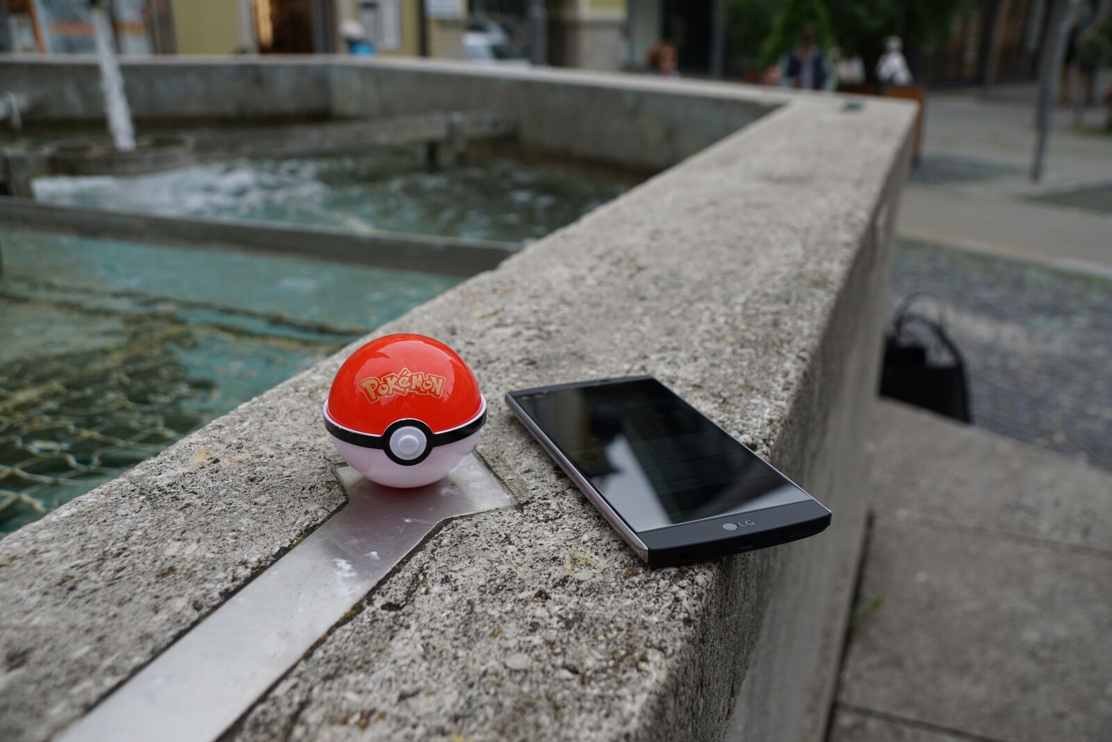 Sony DT 18-135mm F3.5-5.6 SAM sample photo. Smartphone, pokemon go, pokeball photography