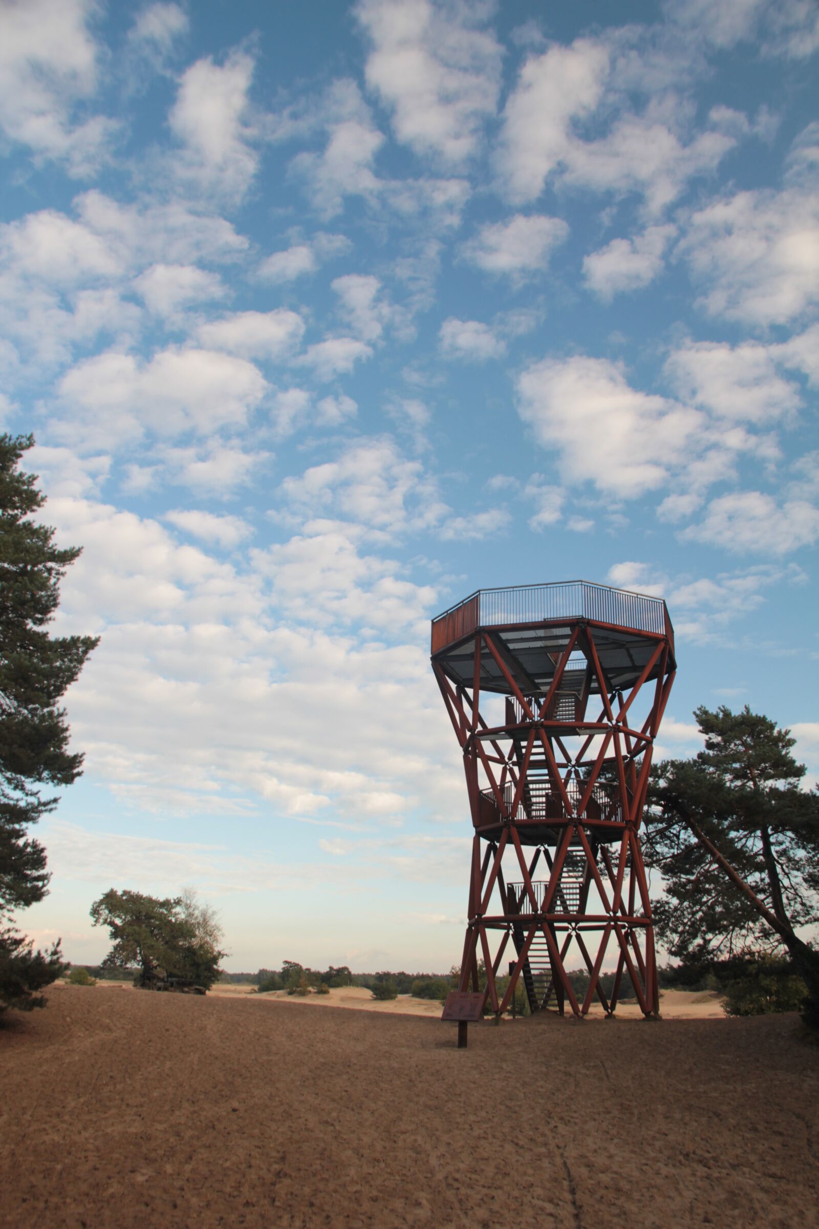 Canon EOS 550D (EOS Rebel T2i / EOS Kiss X4) sample photo. Kootwijkerzand, watchtower, netherlands photography