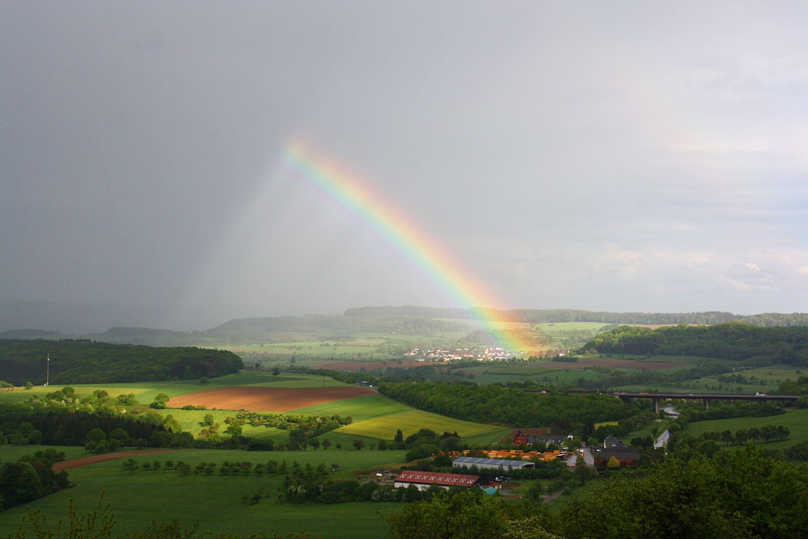 Canon EOS 1000D (EOS Digital Rebel XS / EOS Kiss F) sample photo. Rainbow, weather, nature photography
