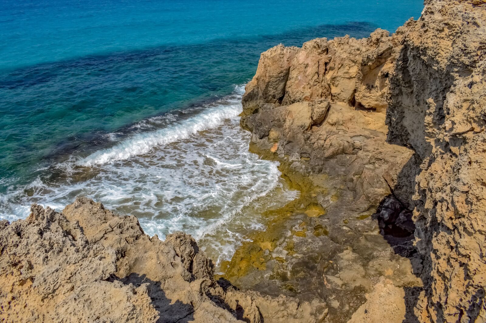 Nikon D3300 sample photo. Rock, rocky coast, beach photography