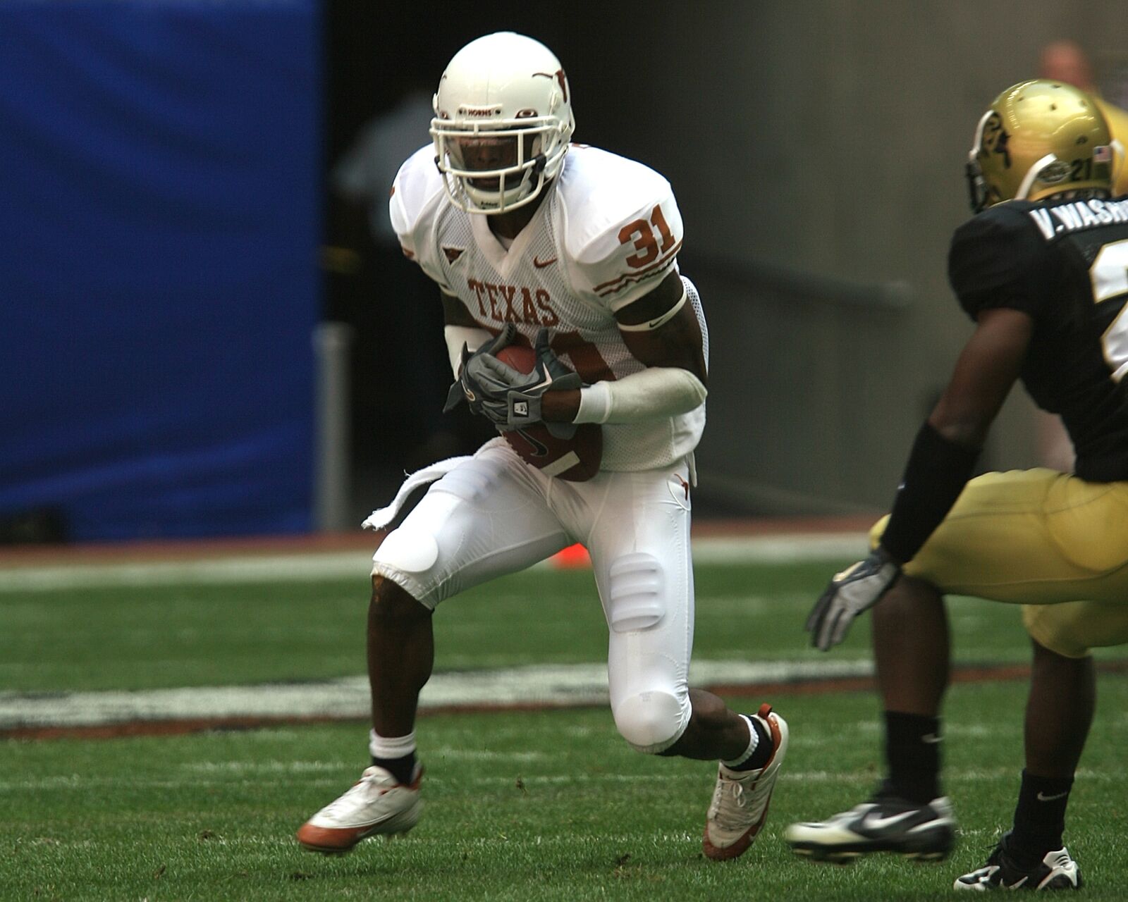 Canon EOS 20D sample photo. American football, kick return photography