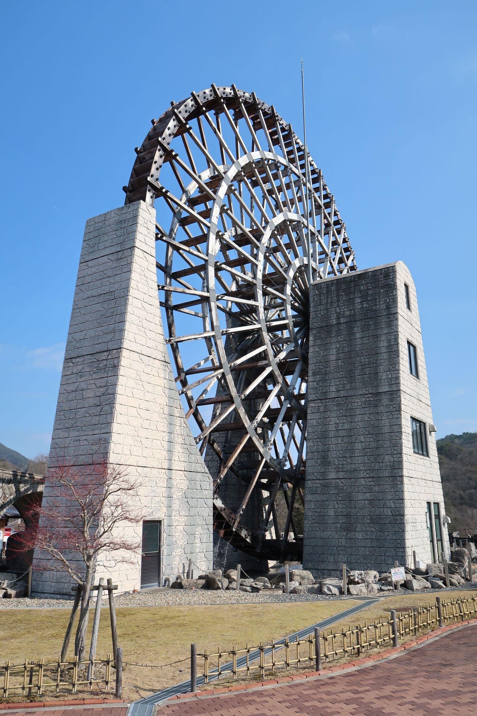 Canon PowerShot G7 X Mark II sample photo. Building, outdoors, waterwheel photography