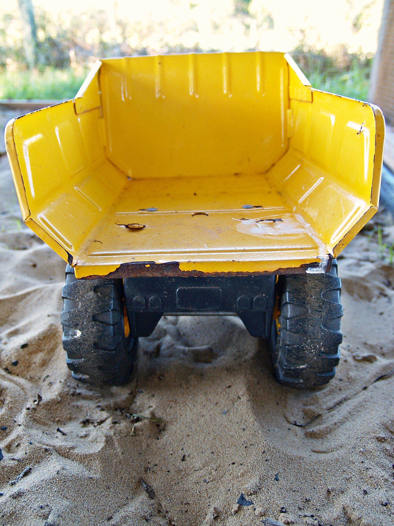 Olympus E-300 (EVOLT E-300) sample photo. Truck, yellow, toy photography