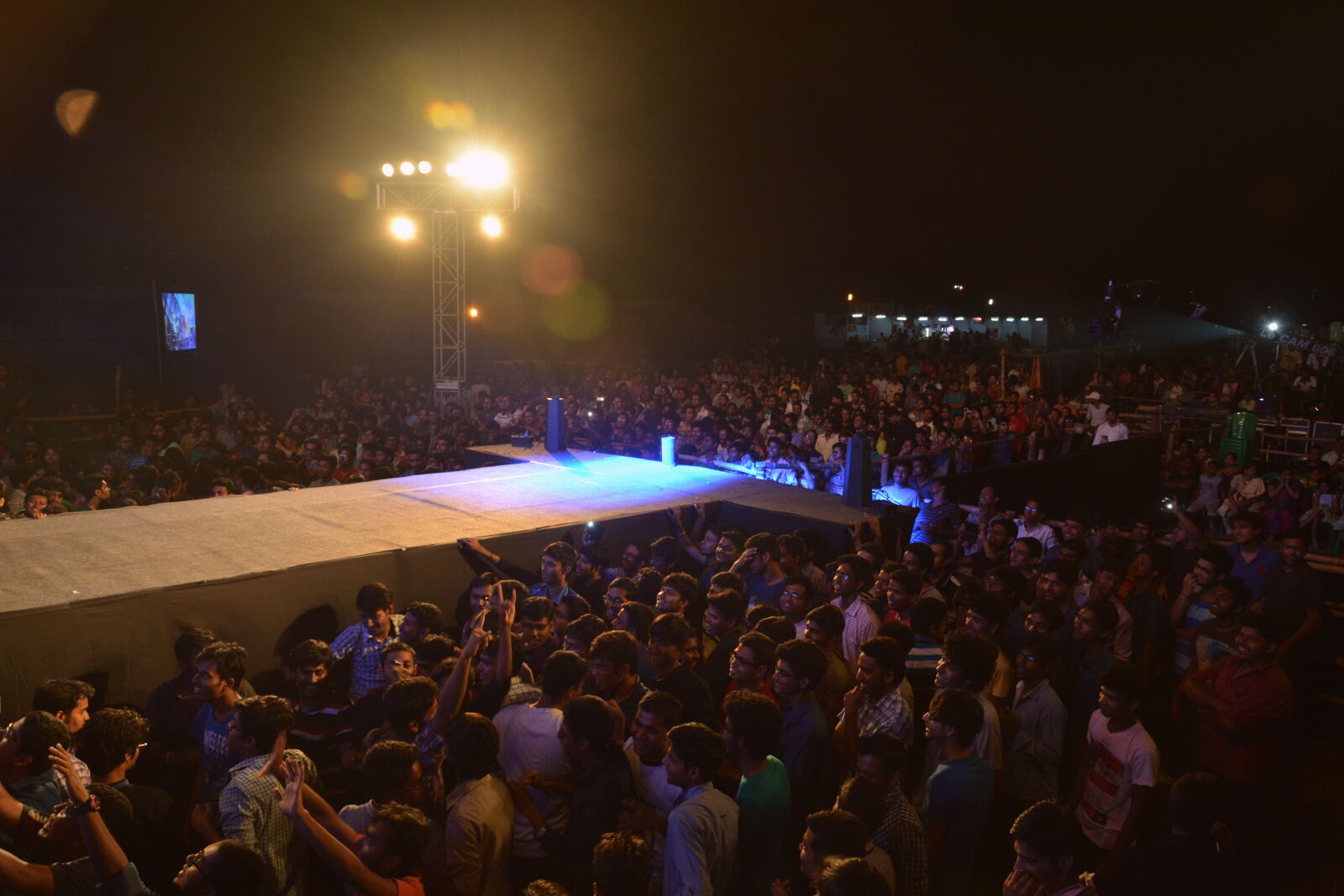 Nikon D5200 sample photo. Arena, concert, venue, crowd photography