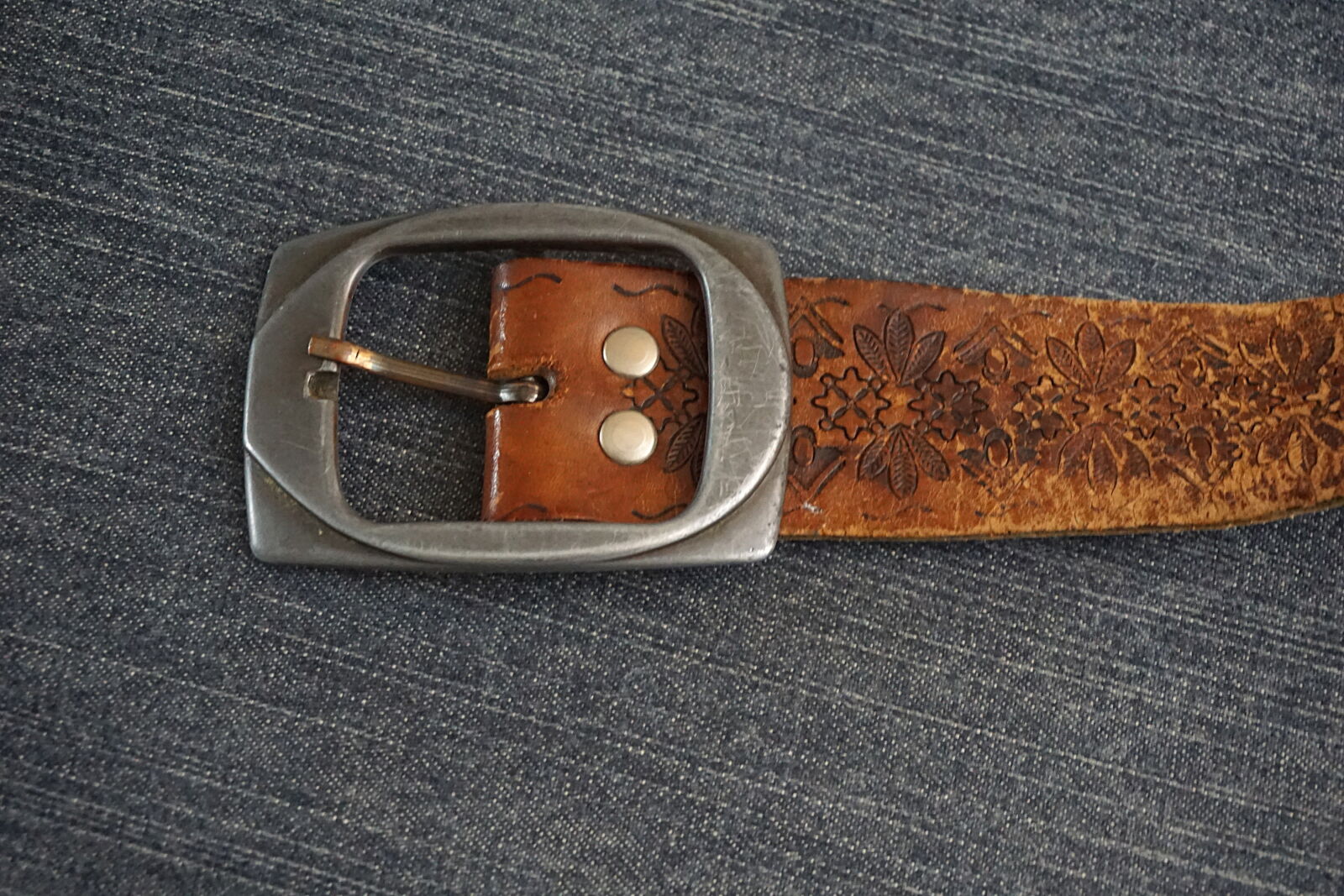 Sony a6000 sample photo. Boucle, ceinture, cuir, metal photography
