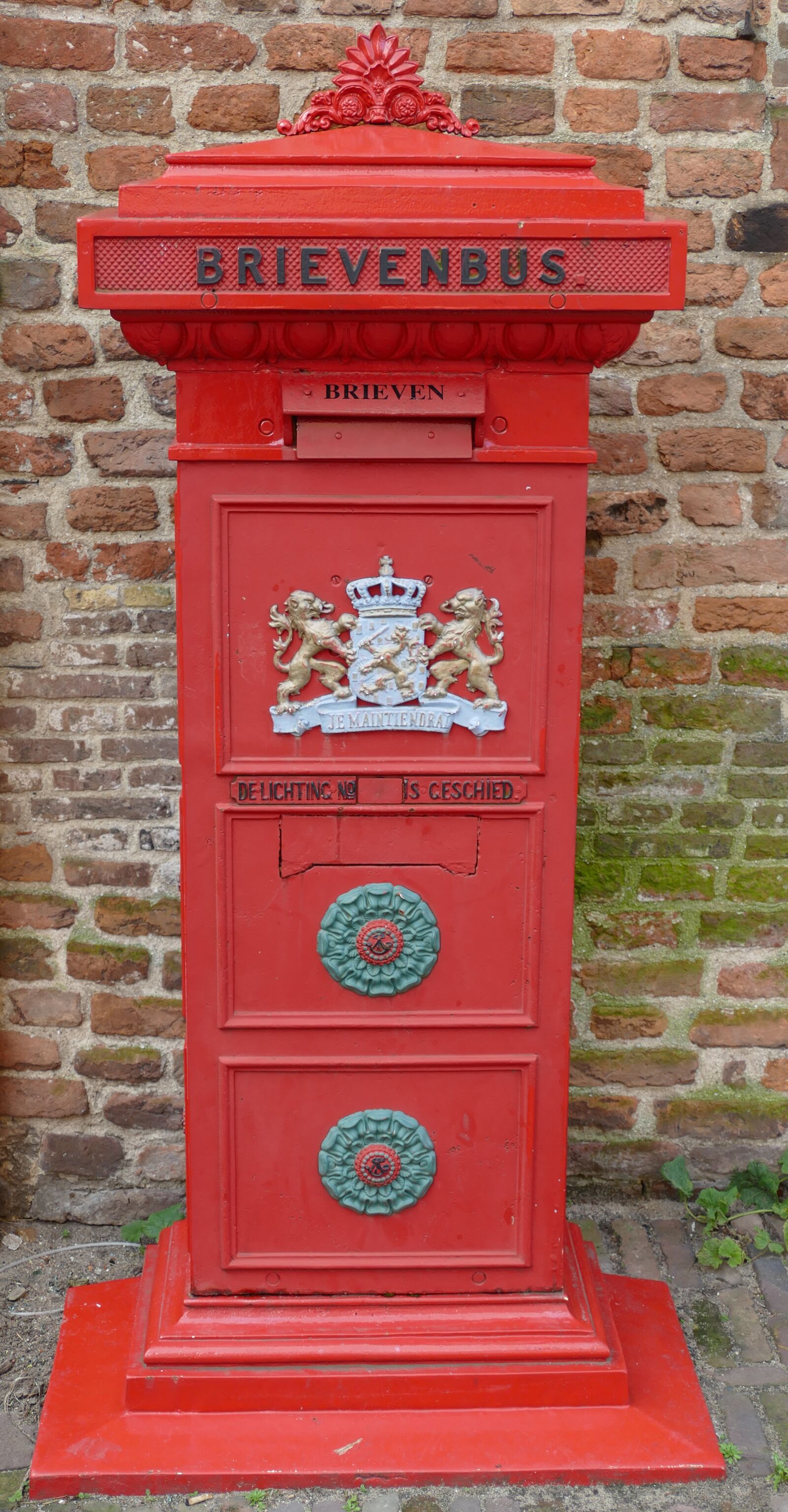 Panasonic Lumix DMC-FZ1000 sample photo. Mailbox, letter, old photography