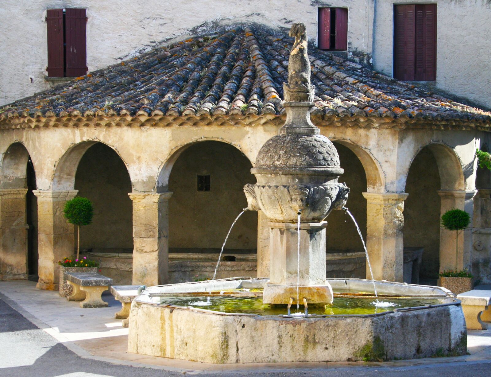 Canon EOS 350D (EOS Digital Rebel XT / EOS Kiss Digital N) sample photo. Well, water, fountain photography