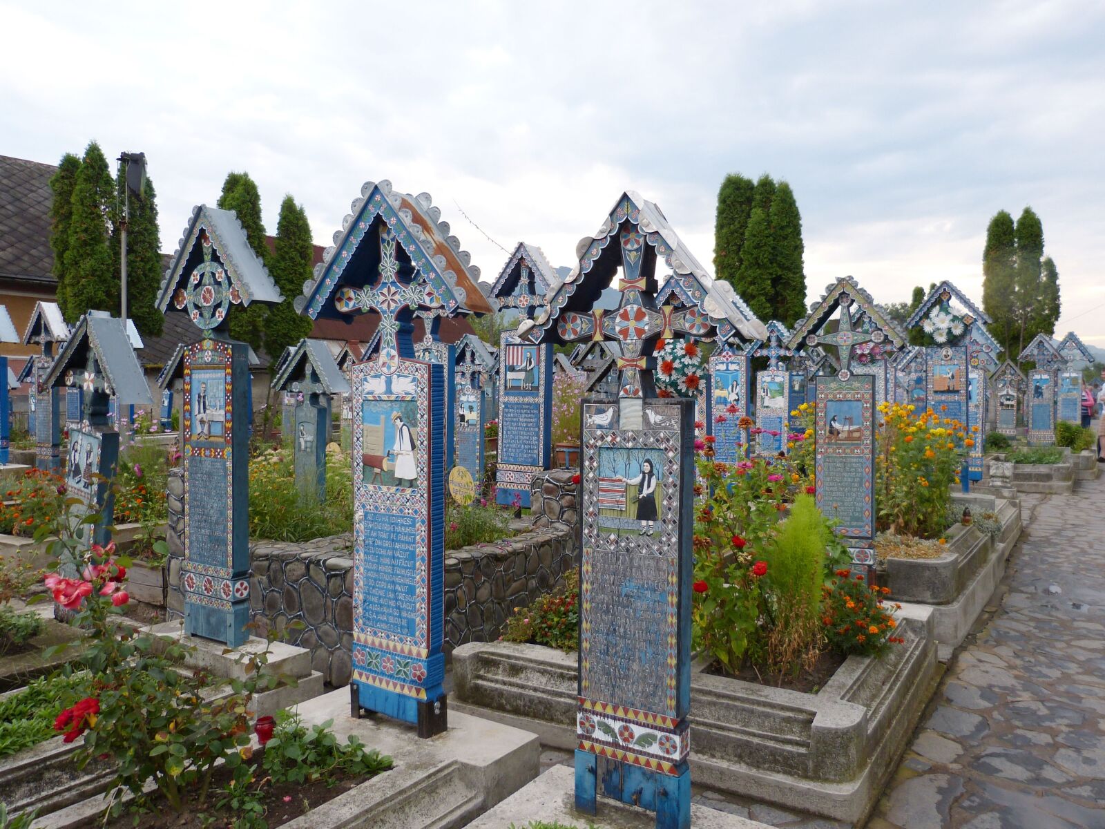 Panasonic Lumix DMC-FZ150 sample photo. Sapanta, cemetery, serene photography