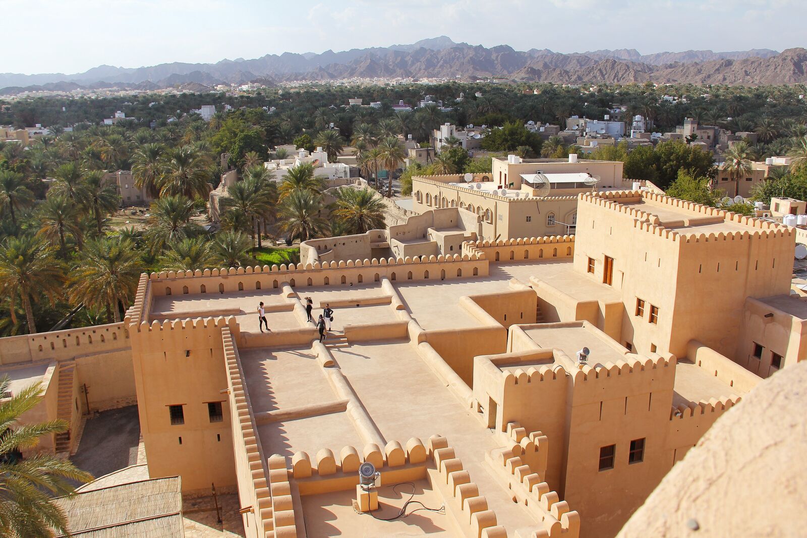 Canon EF-S 18-200mm F3.5-5.6 IS sample photo. Nizwa city, city, beautiful photography