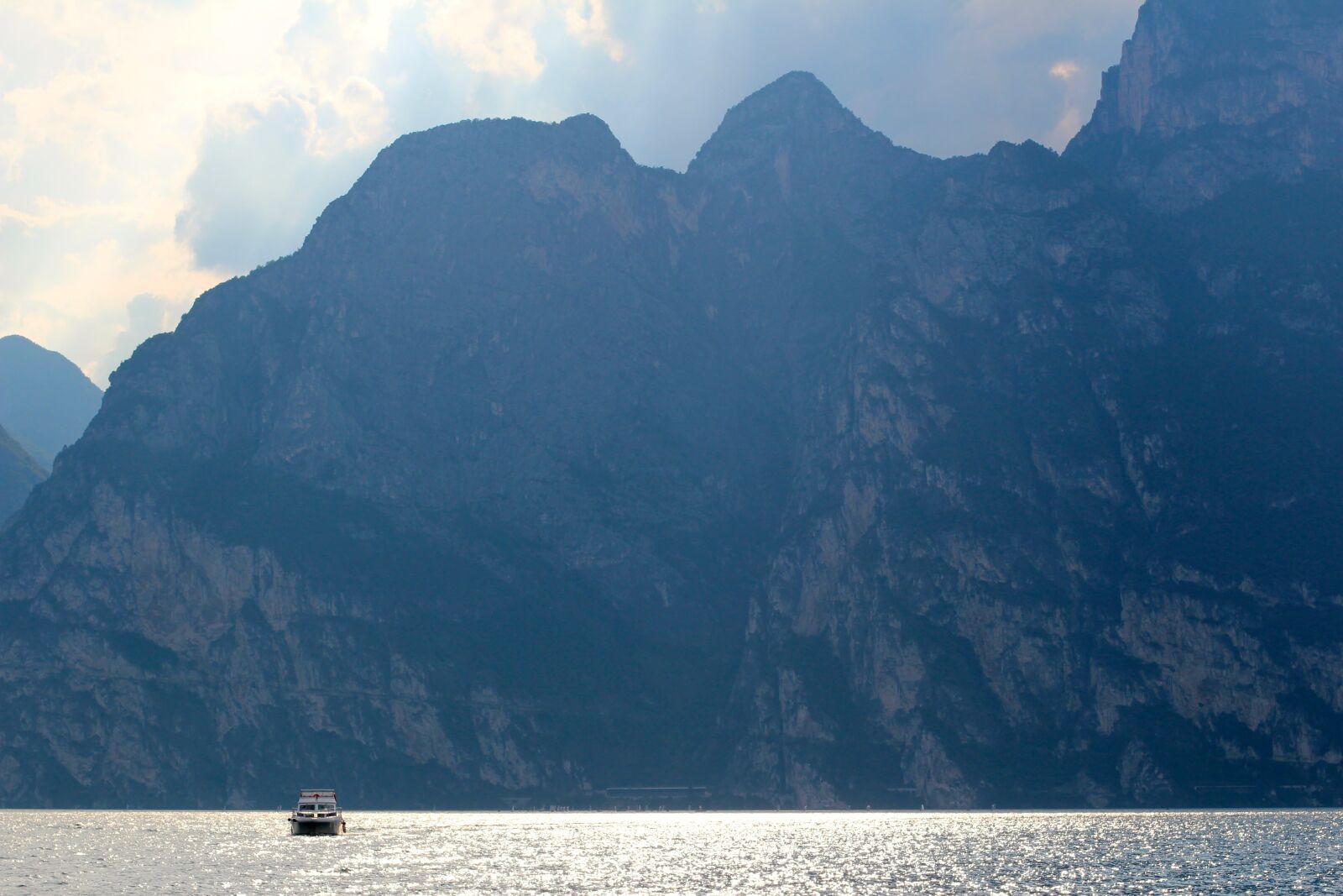 Canon EOS 600D (Rebel EOS T3i / EOS Kiss X5) + Canon EF 50mm F1.4 USM sample photo. Garda, italy, torbole photography