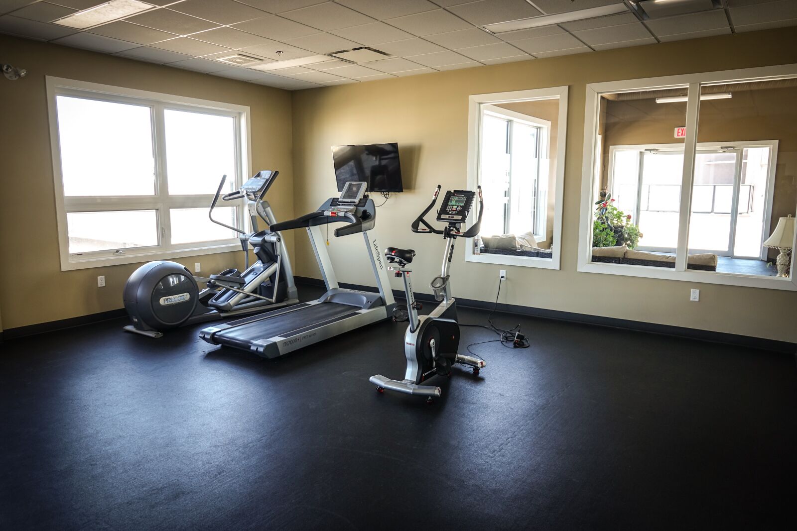 Sony Cyber-shot DSC-RX10 III sample photo. Exercise, treadmill, stationary bike photography