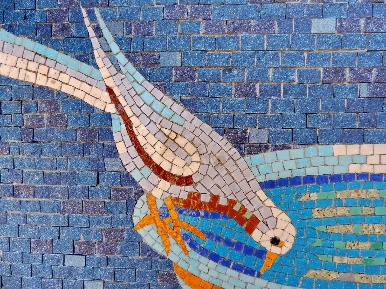 Nikon Coolpix P520 sample photo. Bird, fountain, wall, mosaic photography
