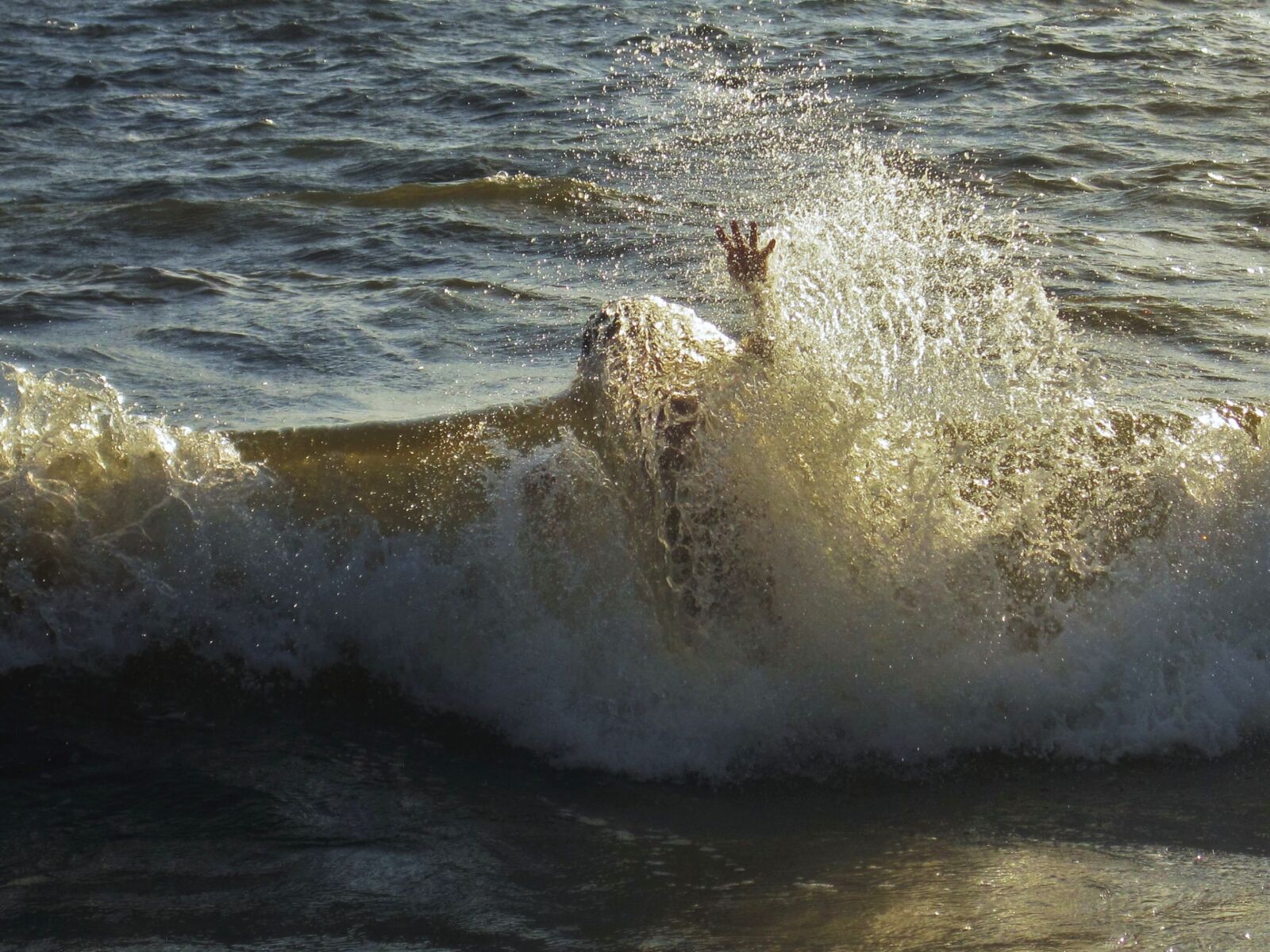 Canon PowerShot SD1200 IS (Digital IXUS 95 IS / IXY Digital 110 IS) sample photo. Sea, wave, submerged photography