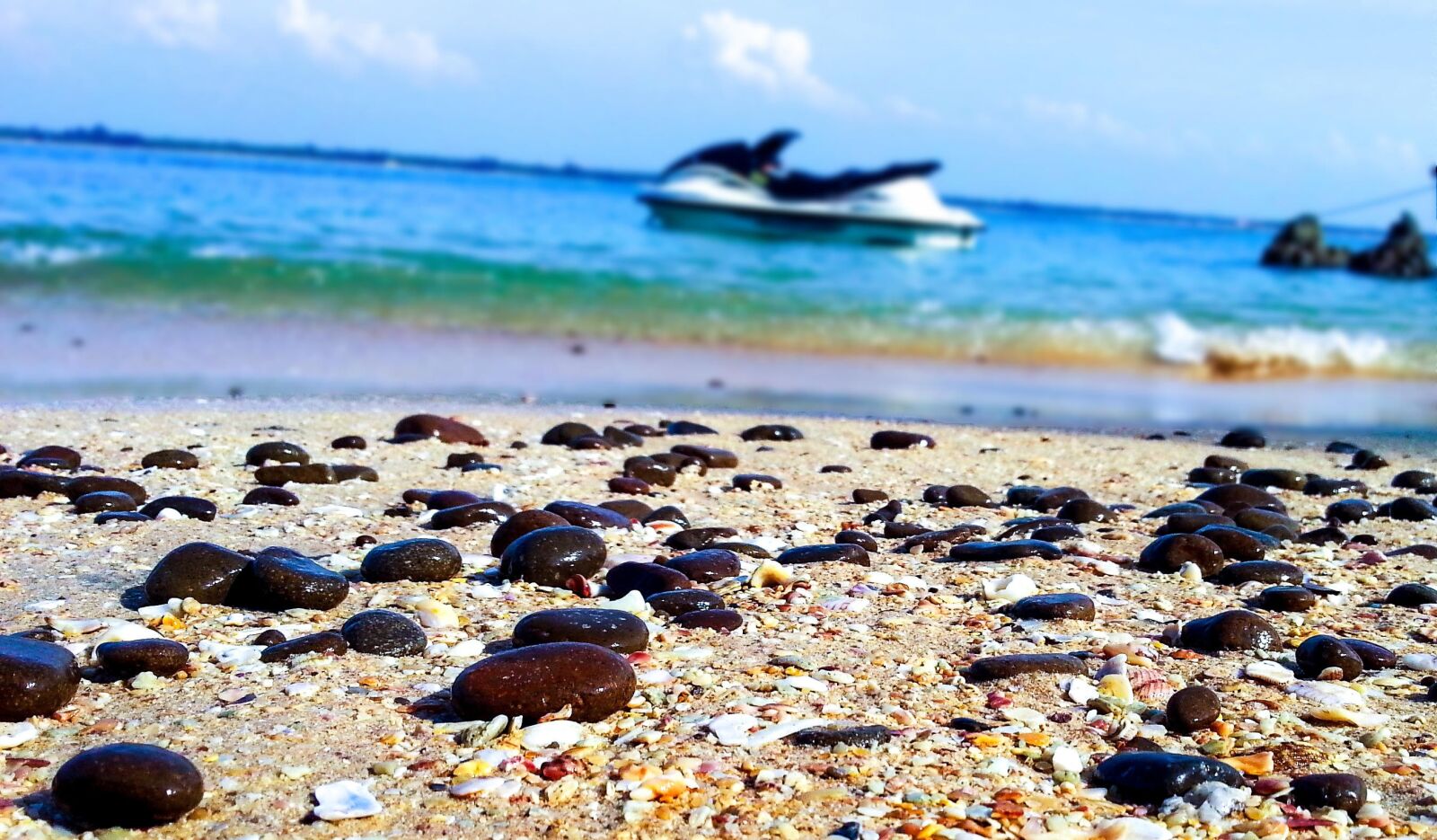 Samsung Galaxy S3 sample photo. Beach, jetski, pebbles photography