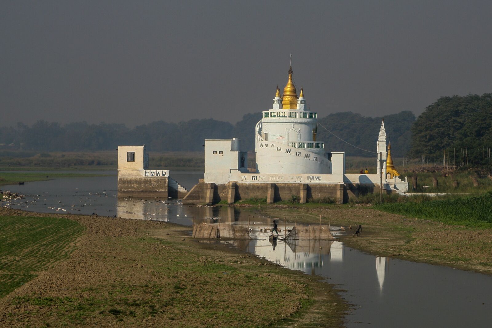 Canon EOS 350D (EOS Digital Rebel XT / EOS Kiss Digital N) sample photo. Burma, myanmar, lake photography
