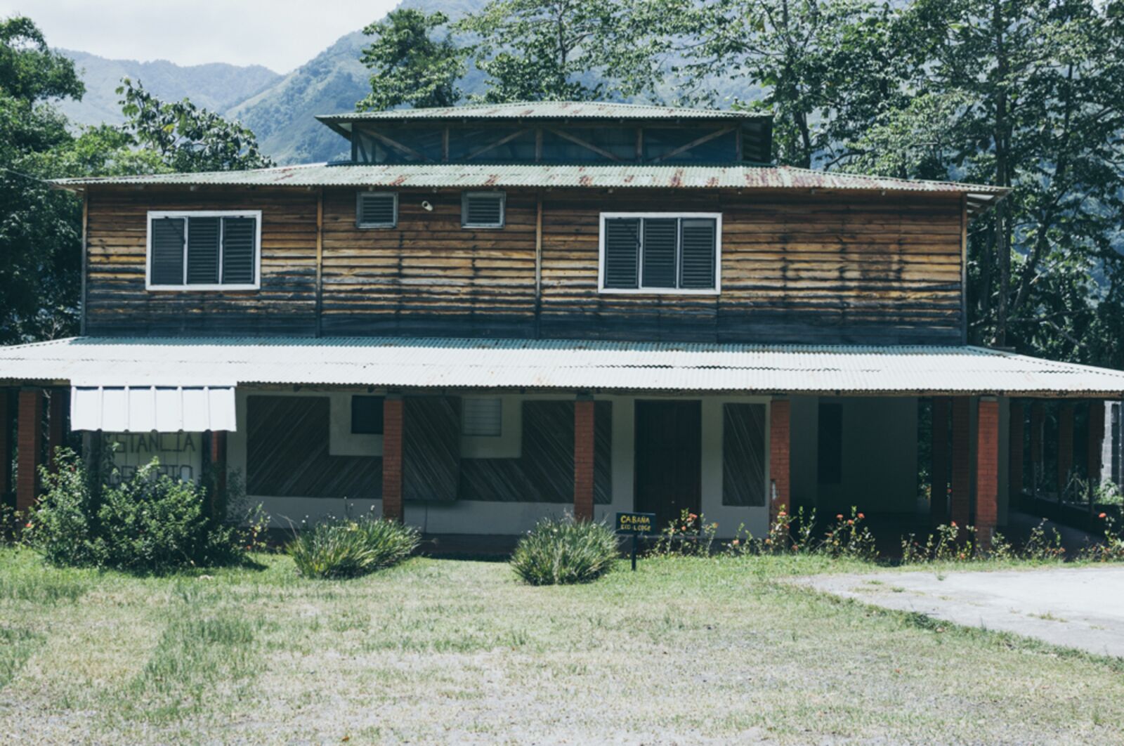 Nikon D90 sample photo. Cabin, house, landscape photography