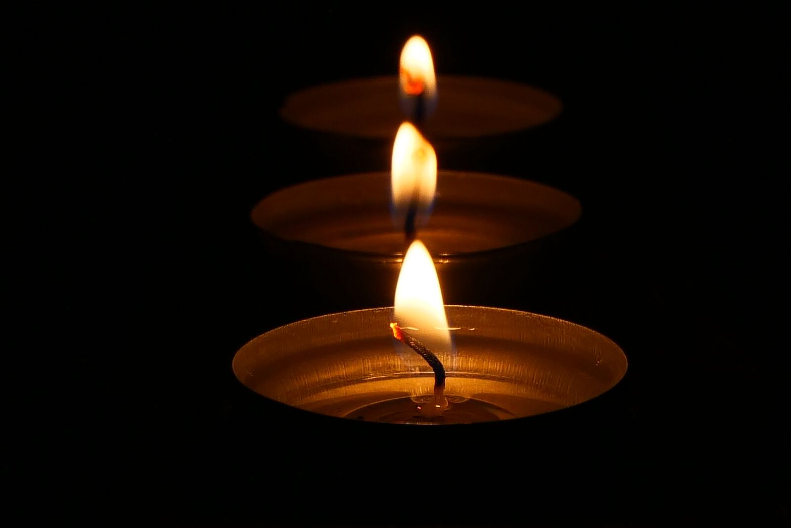 Panasonic Lumix DC-G9 sample photo. Religion, light, tealight photography