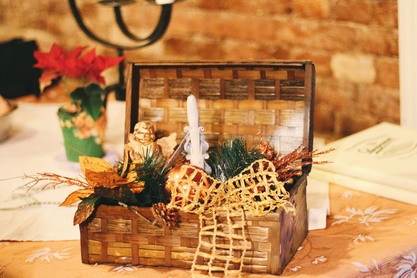 Canon EOS 100D (EOS Rebel SL1 / EOS Kiss X7) sample photo. Art, basket, blur, box photography