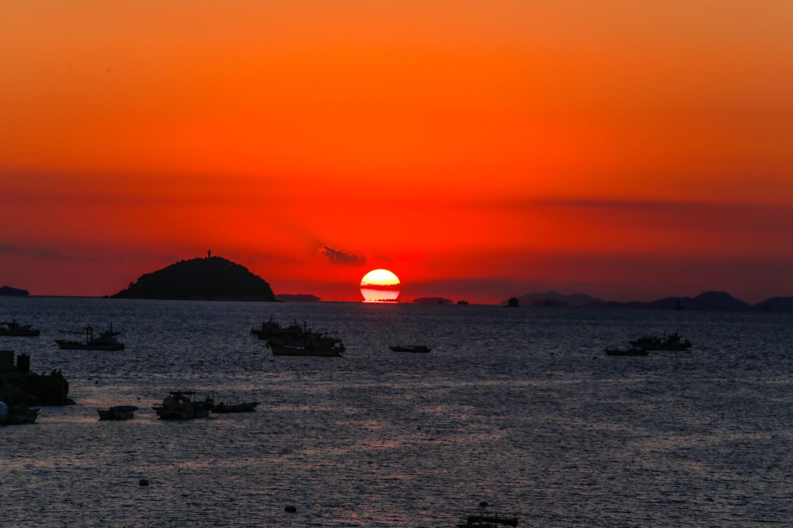 Canon EF 70-200mm F2.8L USM sample photo. Sunset, sea, landscape photography