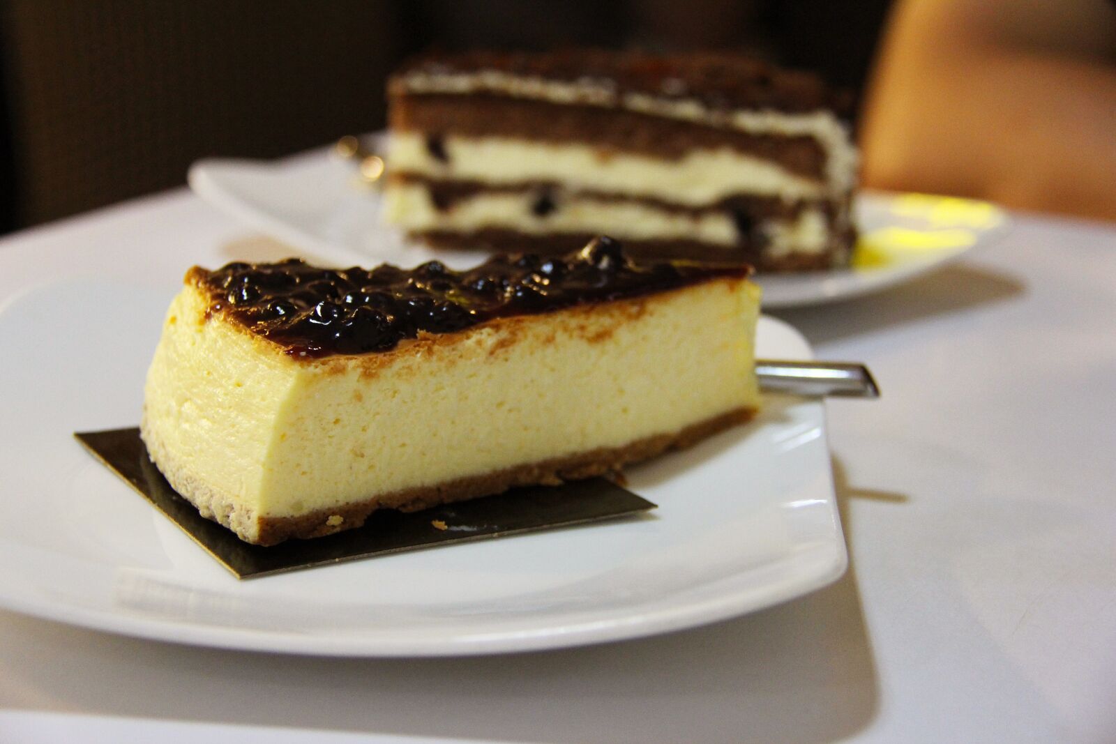 Canon EF-S 18-200mm F3.5-5.6 IS sample photo. Cake, chocolates, cheese photography