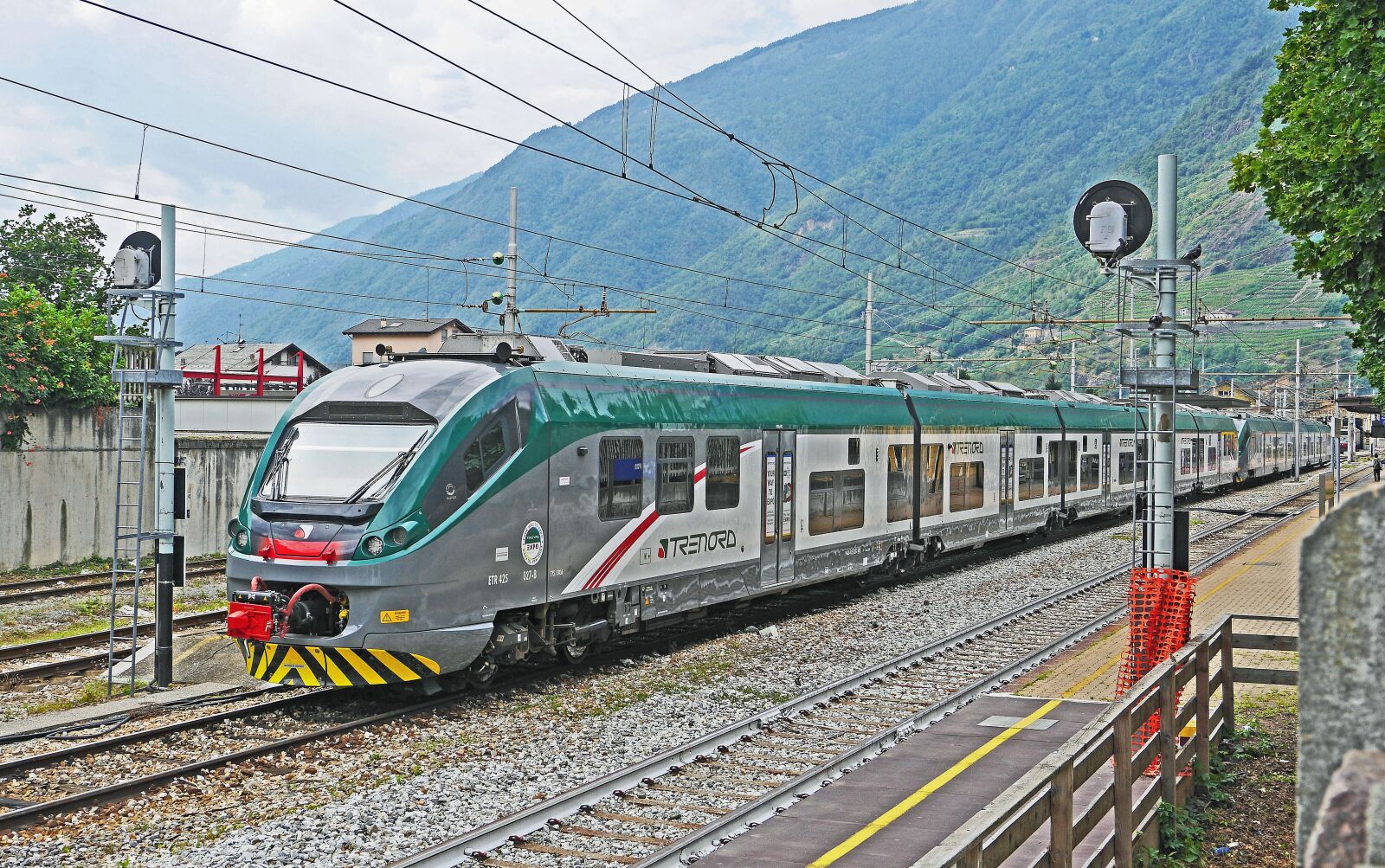 Panasonic Lumix DMC-GH3 sample photo. Trenitalia, tirano, regional train photography