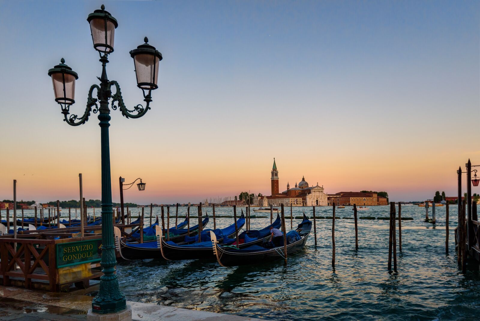 Nikon D750 sample photo. Venice, gondola, sunset photography