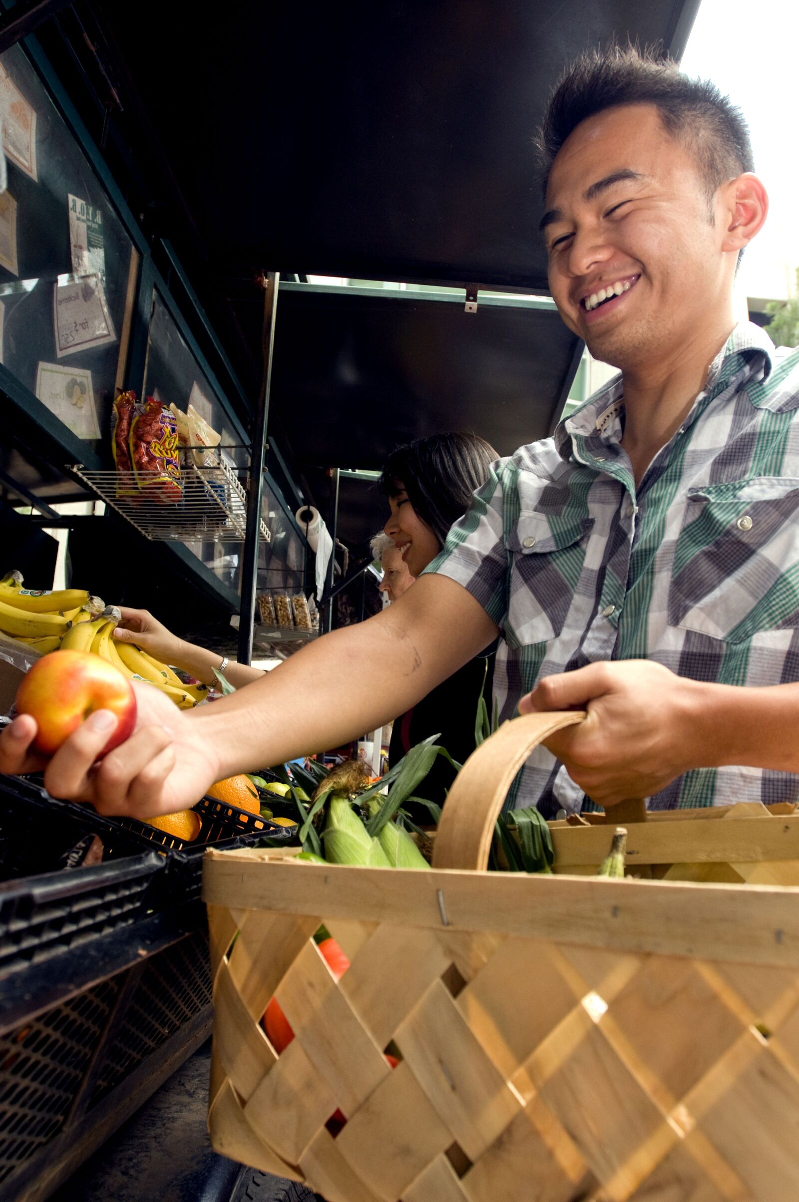 Nikon D300 sample photo. Smile, man, photographed, shopping photography