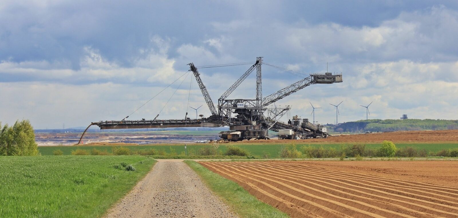 Canon EOS 550D (EOS Rebel T2i / EOS Kiss X4) sample photo. Open pit mining, open-cast photography