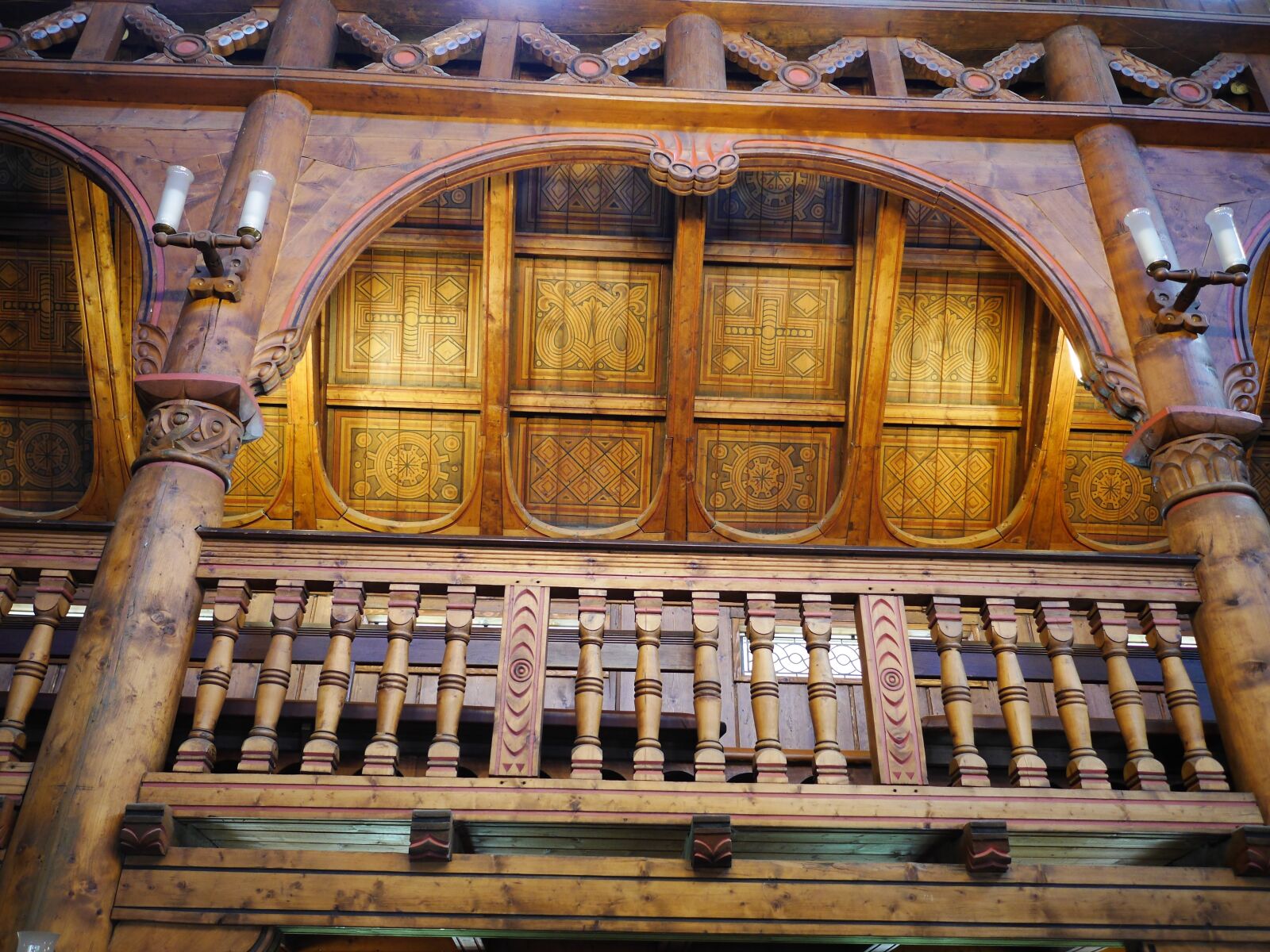 Panasonic Lumix DMC-GH3 sample photo. Stave church, gallery, close photography