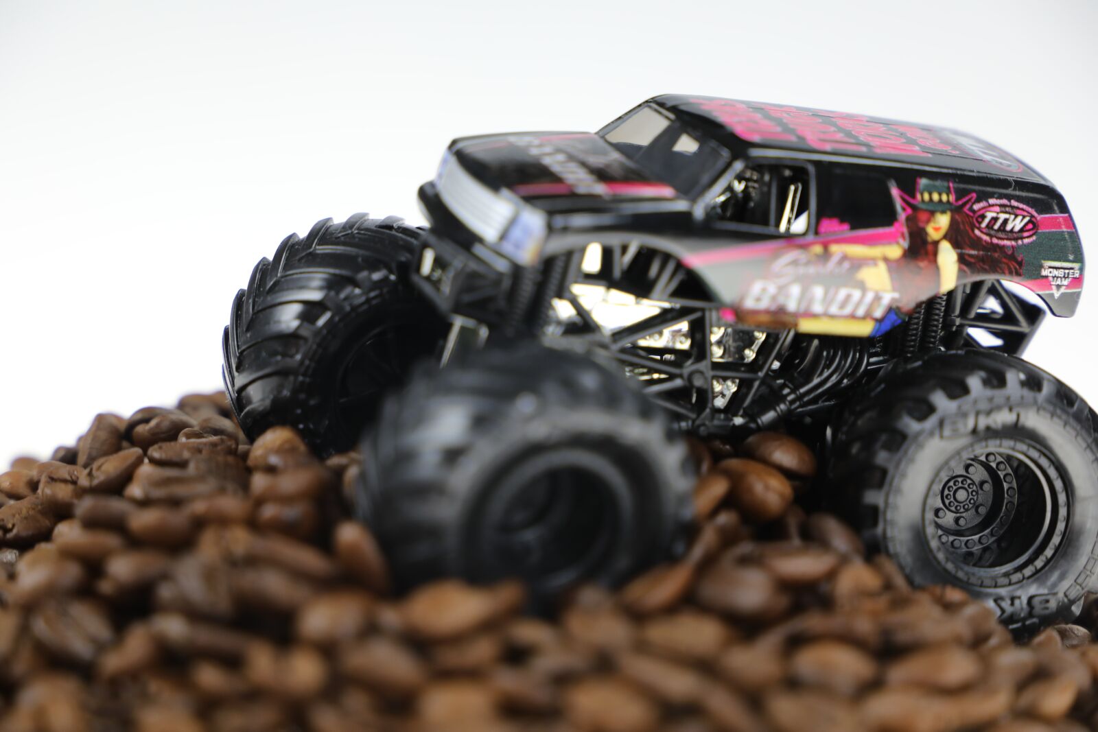 Canon EF 24-105mm F3.5-5.6 IS STM sample photo. Car, monster, truck photography