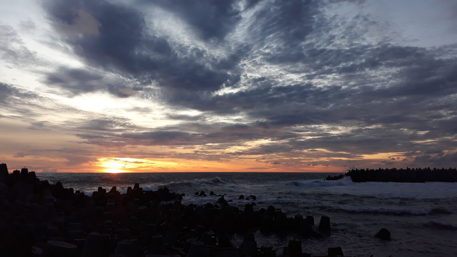 Samsung Galaxy J5 Pro sample photo. Sunset, sky, beach photography