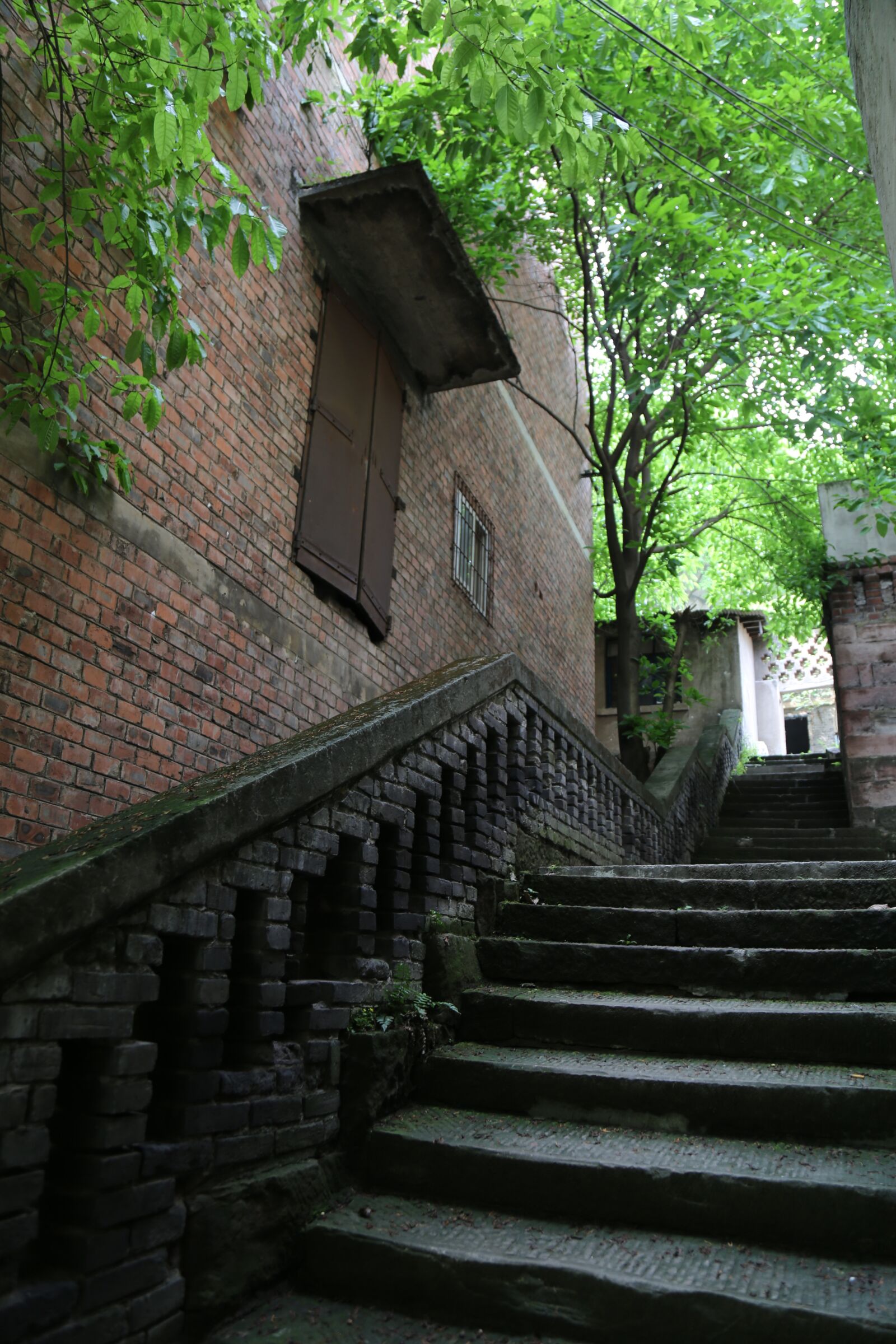 Canon EOS 6D + Canon EF 24-105mm F4L IS USM sample photo. Alley, stairs, old house photography