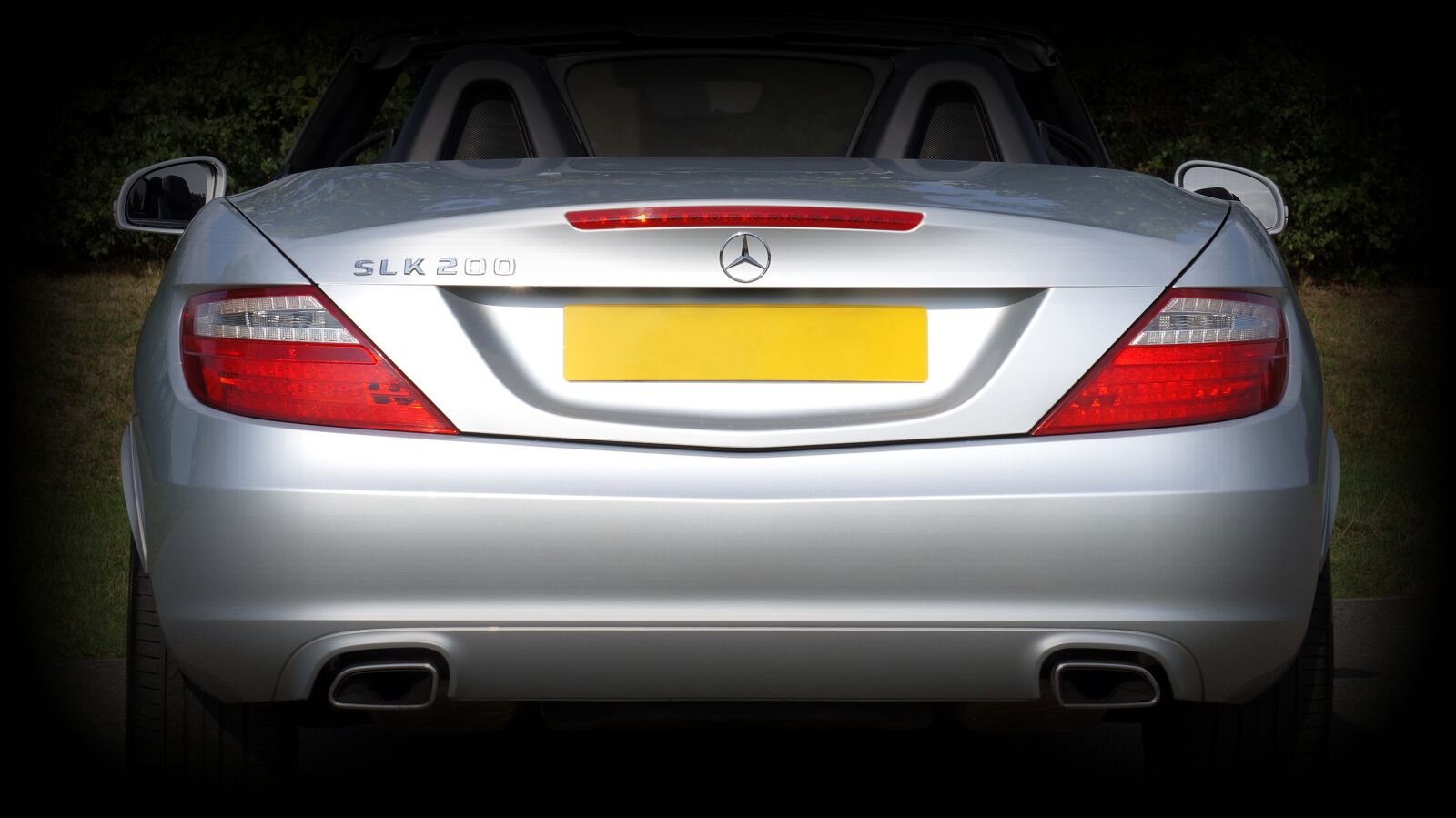 Sony Alpha NEX-5N + Sony E 55-210mm F4.5-6.3 OSS sample photo. Car, mercedes, front photography