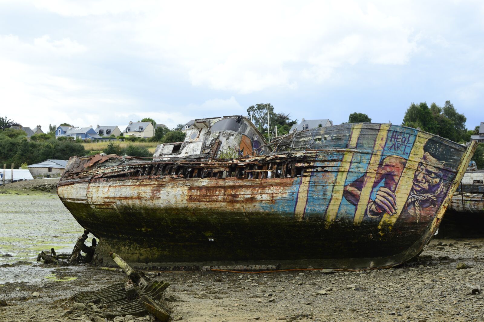 Nikon D3200 sample photo. Brittany, boat, cemetery photography