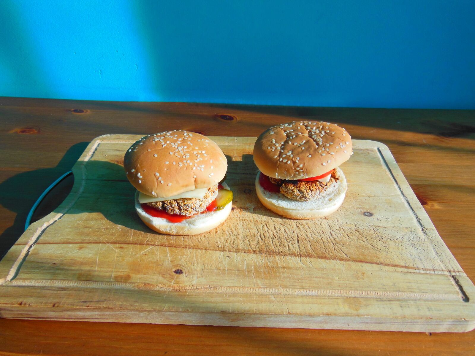 Nikon Coolpix S9300 sample photo. Hamburger, vegetarian, food photography