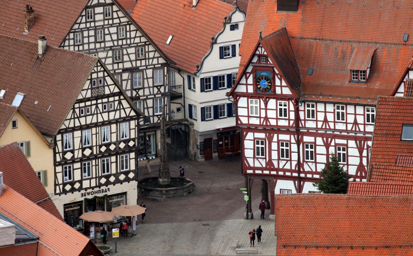 Canon EOS 7D Mark II sample photo. Bad urach, downtown, fachwerkh photography