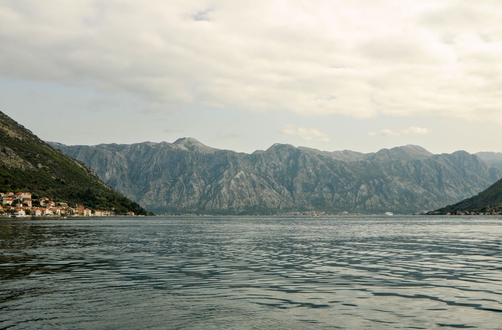 Canon EOS 760D (EOS Rebel T6s / EOS 8000D) sample photo. Mountain, sea, boat trip photography