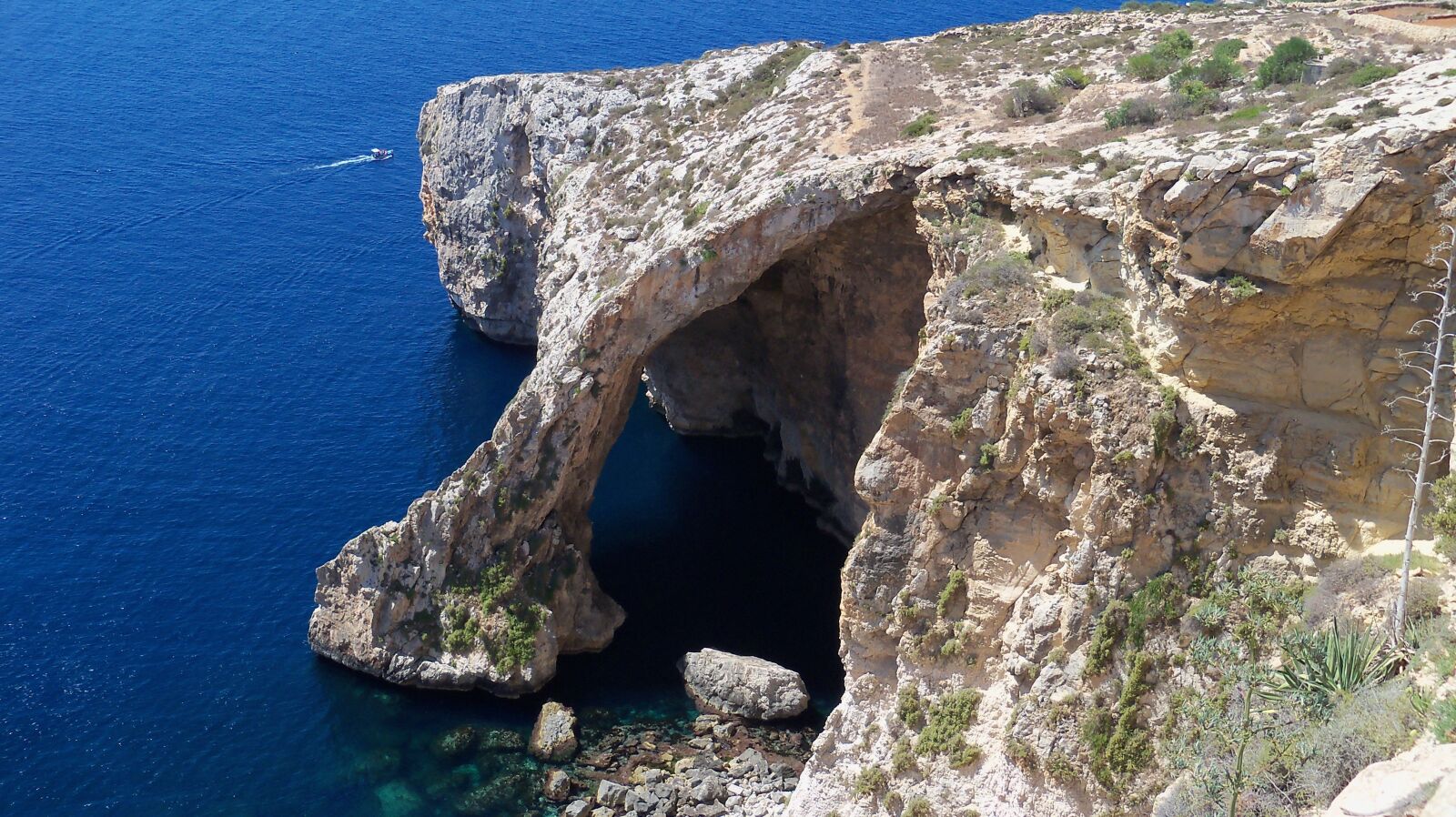 Kodak EasyShare Z915 sample photo. Mortar, blue grotto, sea photography