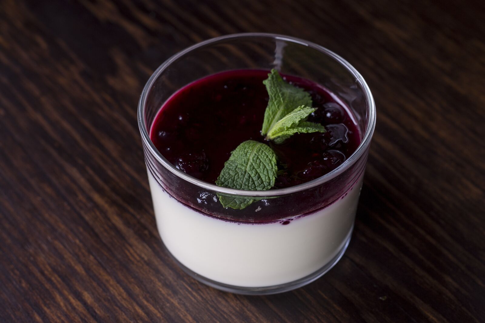 Canon EOS 1100D (EOS Rebel T3 / EOS Kiss X50) + Canon EF 50mm F1.8 II sample photo. Dessert, sweet, cheescake photography