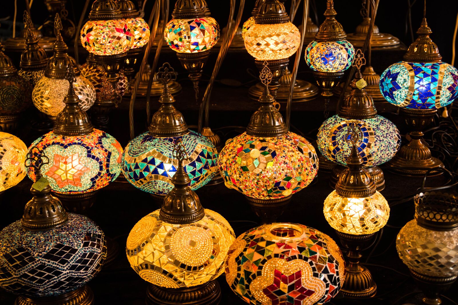 Sony a6500 + Sony Vario-Tessar T* E 16-70mm F4 ZA OSS sample photo. Lamp, turkish, lantern photography