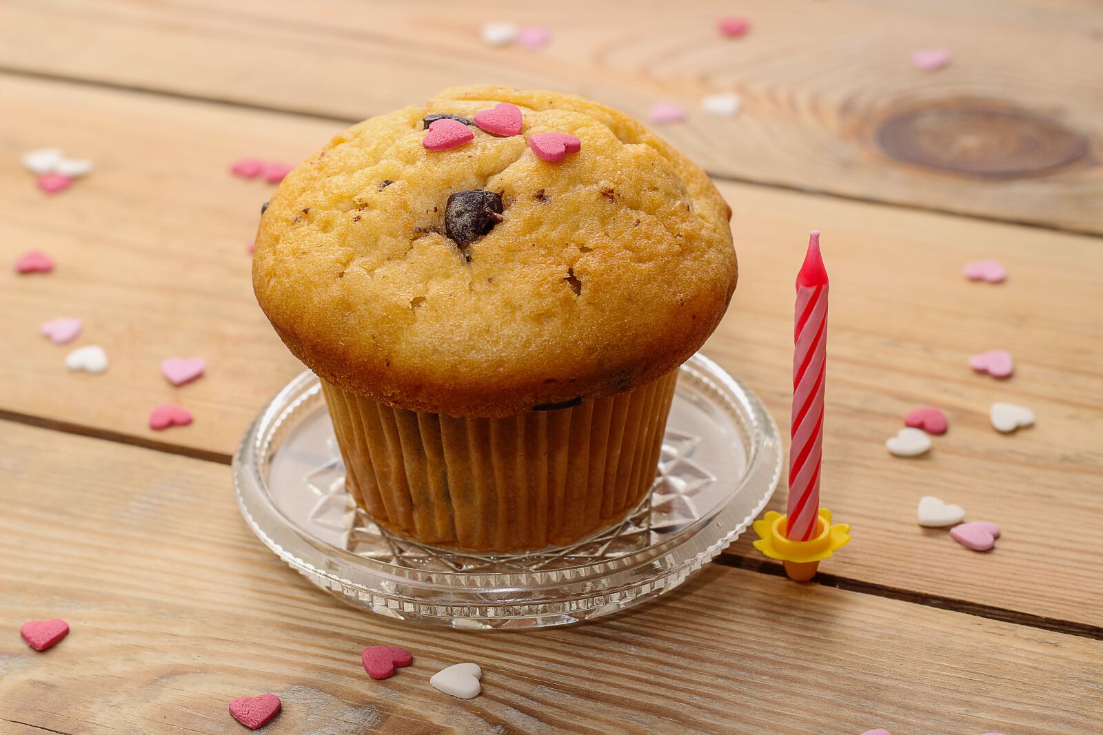 Canon EOS 600D (Rebel EOS T3i / EOS Kiss X5) + Canon EF 50mm F1.8 II sample photo. Muffin, candle, heart photography