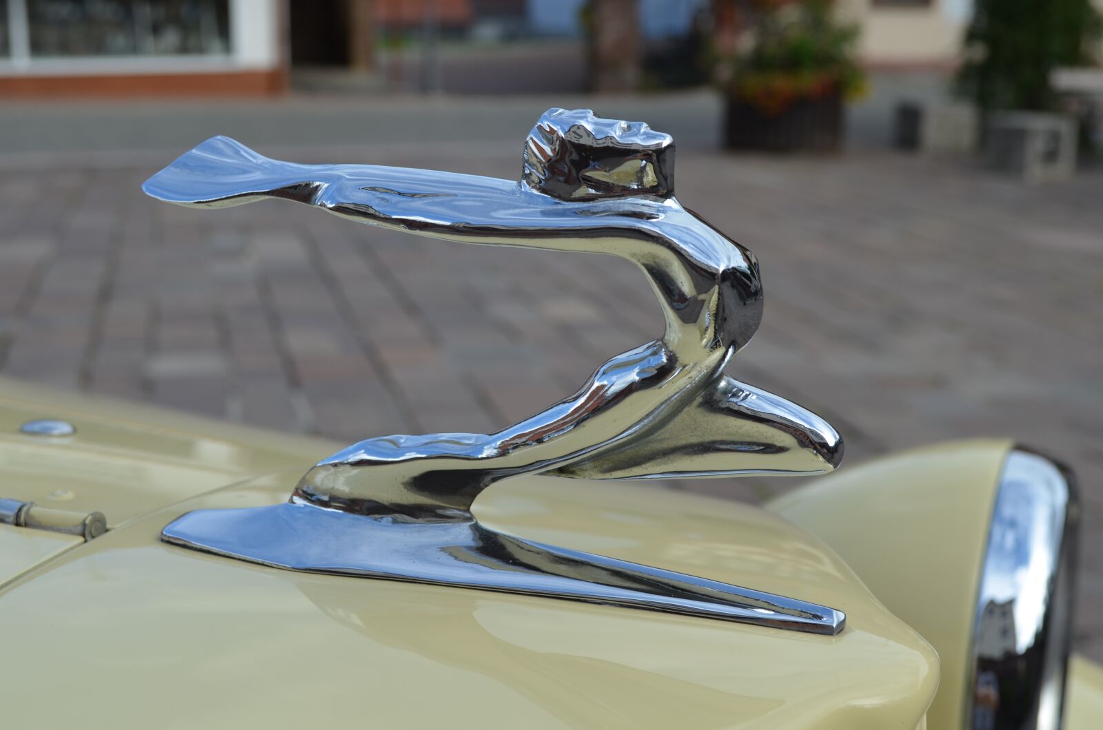 Nikon D5100 sample photo. Auto, classic, historically photography