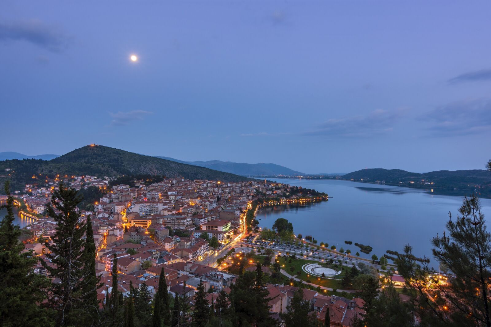 Tokina AT-X Pro 11-16mm F2.8 DX II sample photo. Moon, lights, city photography