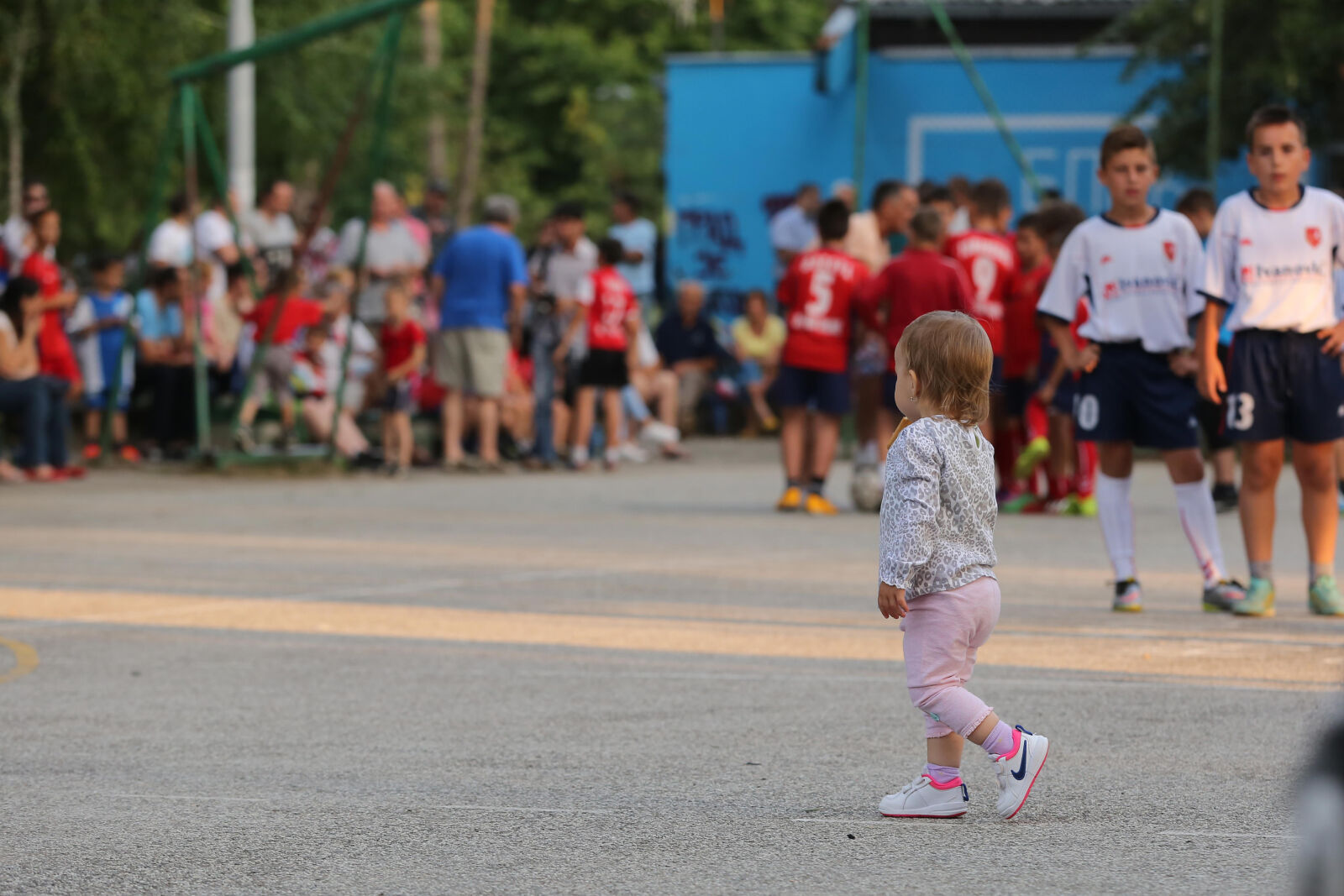 Canon EOS 5D Mark III sample photo. Toddler, baby, amateur, audience photography